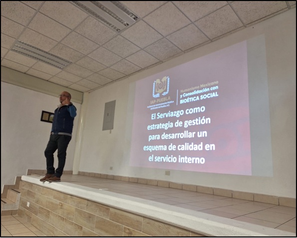Conferencia “El serviazgo como estrategia de gestión para desarrollar un esquema de calidad en el servicio interno”.