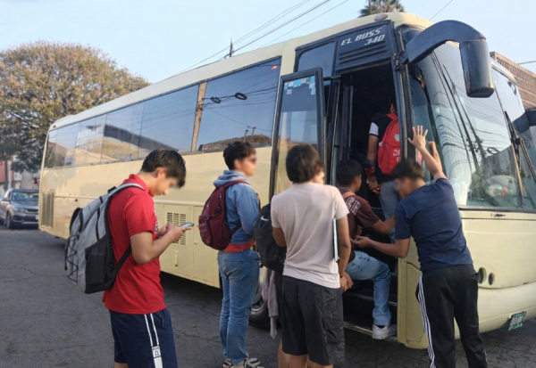 Apoyo de transporte a estudiantes de la Universidad del Deporte del Estado de Puebla