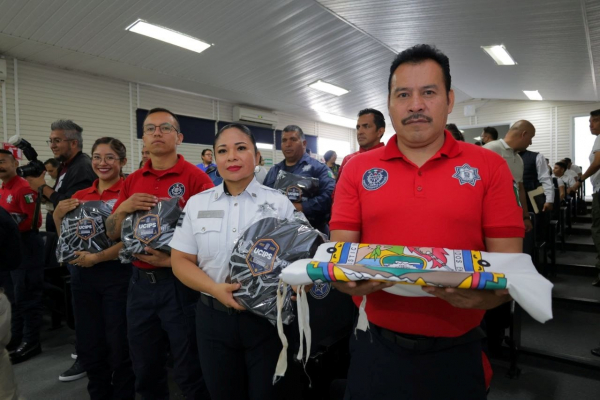 Abanderan SSP y UCIPS a delegación poblana para juegos latinoamericanos de policías y bomberos