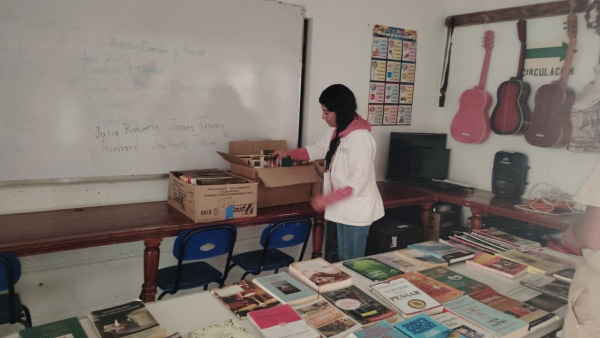 Donación de material bibliográfico en el Centro Penitenciario Femenil de Ciudad Serdán