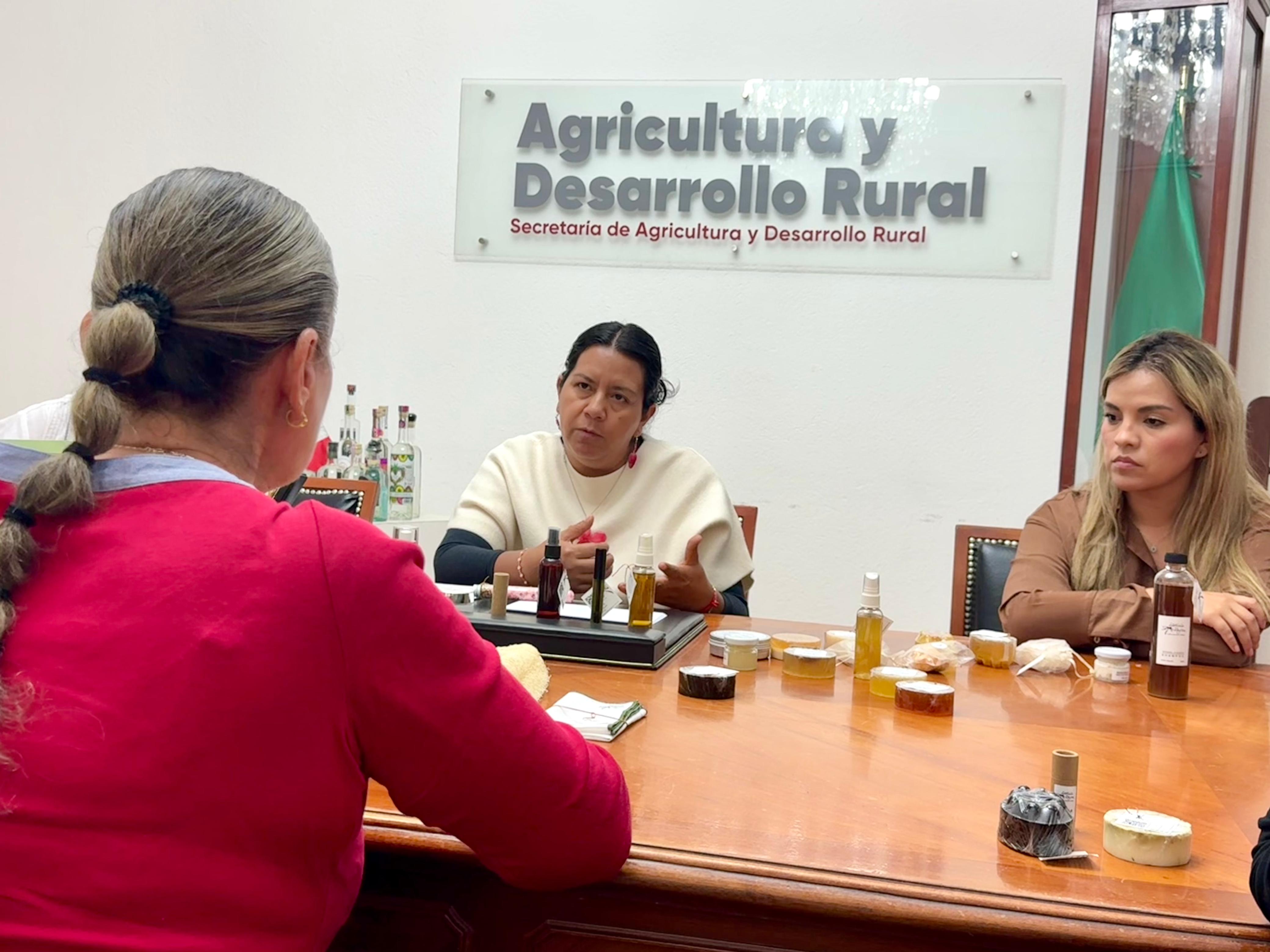 Miel poblana fortalece proyectos productivos encabezados por mujeres rurales