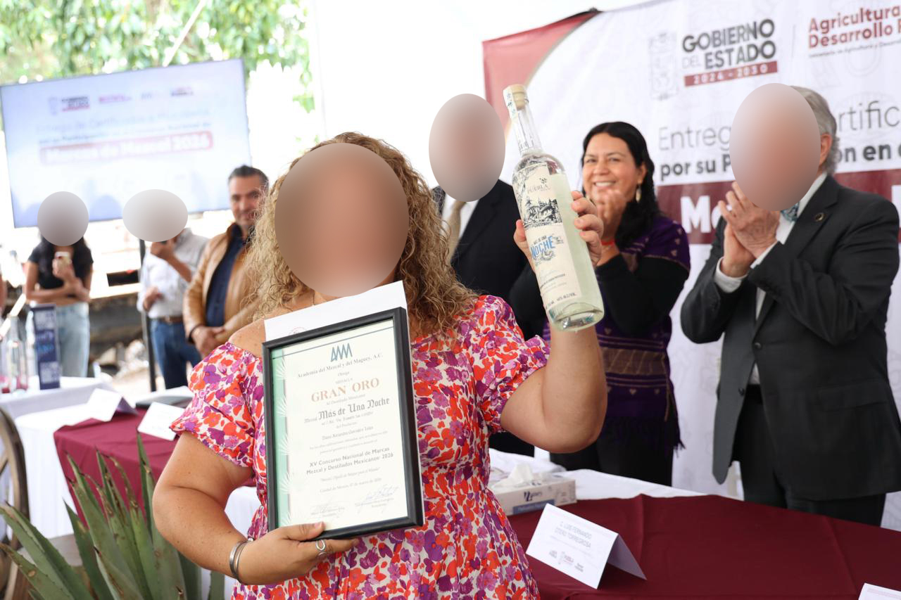 Puebla consolida liderazgo nacional  en producción de mezcal con 91 medallas