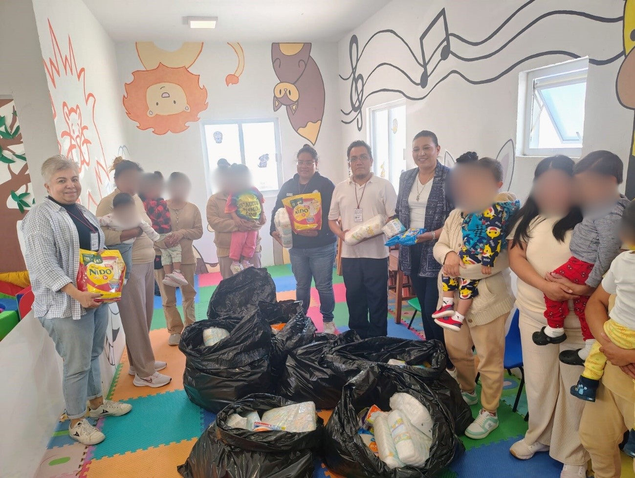 Donación de artículos de higiene en el Centro Penitenciario Femenil de Ciudad Serdán