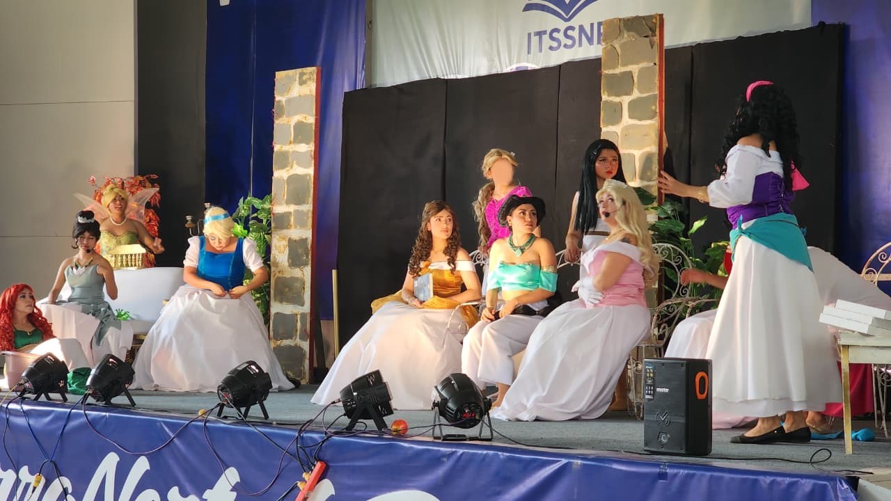Obra De Teatro “12 Princesas En Pugna”